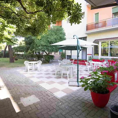 Casa Per Ferie Nostra Signora Tonfano Марина-ді-П'єтразанта