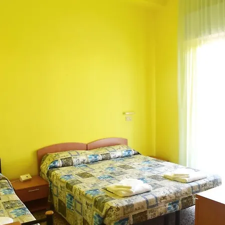 Casa Per Ferie Nostra Signora Tonfano Марина-ді-П'єтразанта