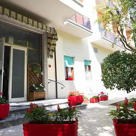 Casa Per Ferie Nostra Signora Tonfano מלון מרינה די פיאטרסנטה