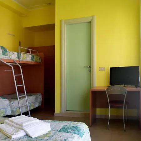 Casa Per Ferie Nostra Signora Tonfano מרינה די פיאטרסנטה