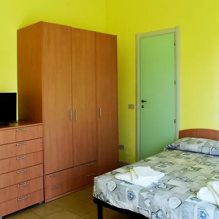 Casa Per Ferie Nostra Signora Tonfano 호텔 *